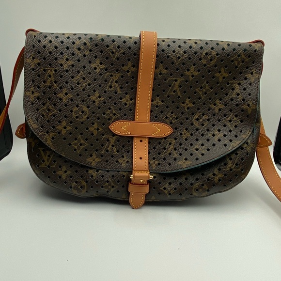 Louis Vuitton Saumur 30 Perforated Monogram Canvas Crossbody Shoulder Bag - Picture 2 of 4